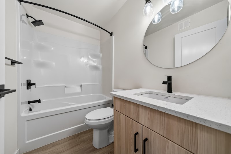 The full bathroom upstairs