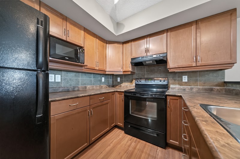 The kitchen with full appliances