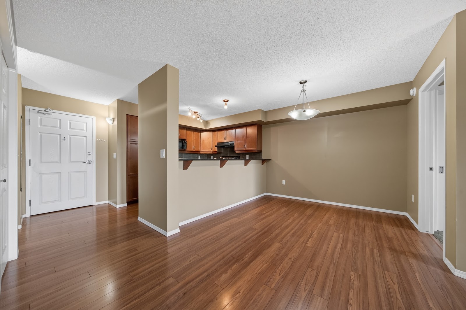 Dining, open to the kitchen, empty