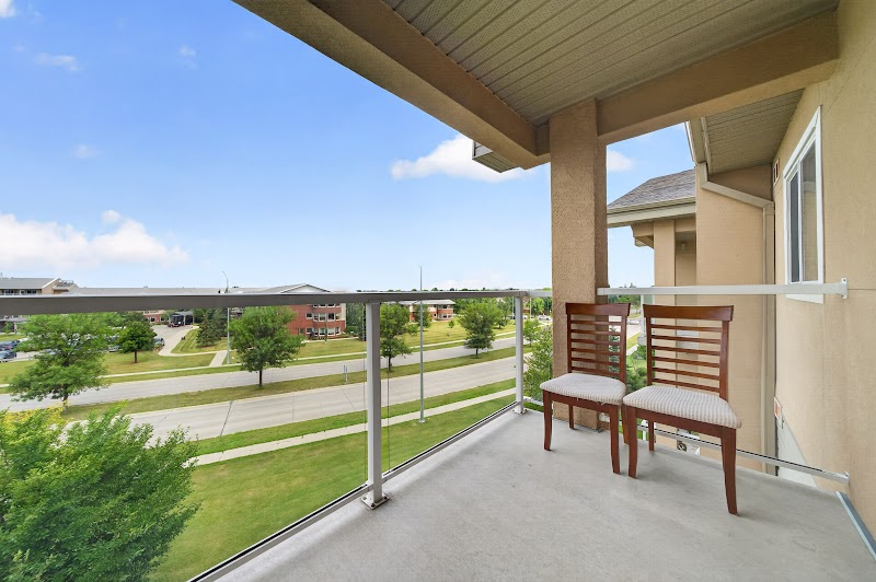 The balcony and the view over the boulevard